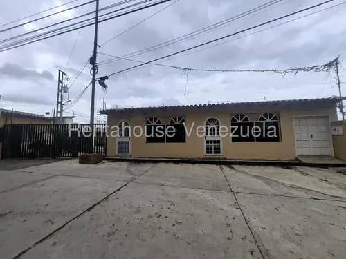 Maritza Lucena Vende Amplio Local Comercial En La Piedad Norte Cabudare, A Pie De Calle, Ideal Para Cualquier Tipo De Negocio.