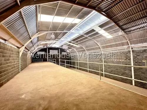 Jean Pavon Tiene Excelente Galpon En Venta En La Zona Industrial Iii Oeste De Barquisimeto Lara 26-9919