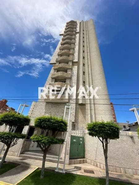 Apartamento aguamarina en gris