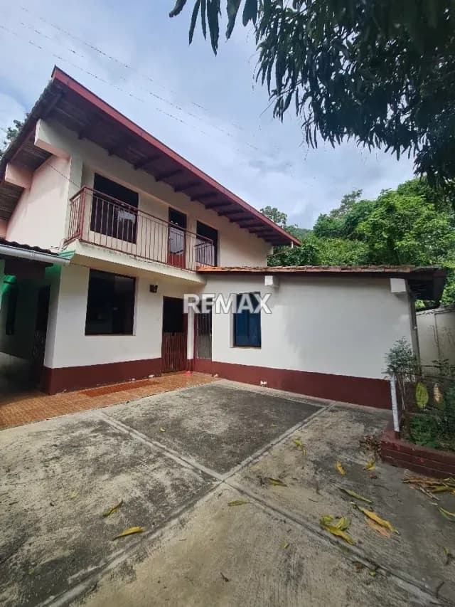 Inmueble Bifamiliar en La Morita Trujillo