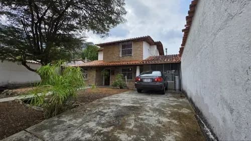 Casa En Urbanización El Castaño Maracay
