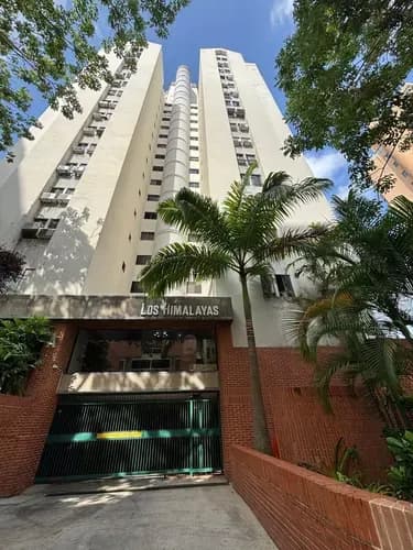 Venta Apartamento Urb El Bosque 103m2 - 3 Hab, 2 Puestos Techados Y Maletero (solo Clientes) Lt-ind