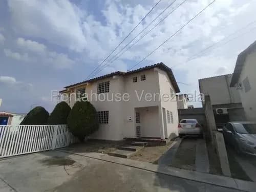 Dayana Saez Vende Bello Townhouse En Conjunto Privado De Cabudare, Ubicación En Zona Privilegiada Con Fácil Acceso A Avenidas Principales. Contactame 26-17176