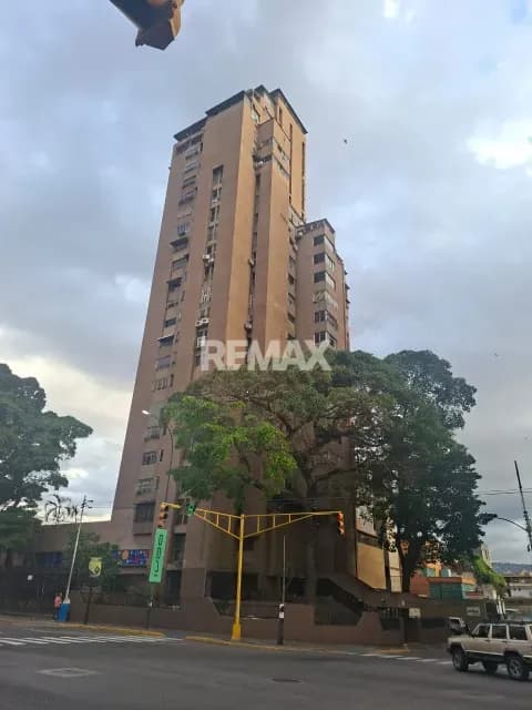 APARTAMENTO AV ROMULO GALLEGOS