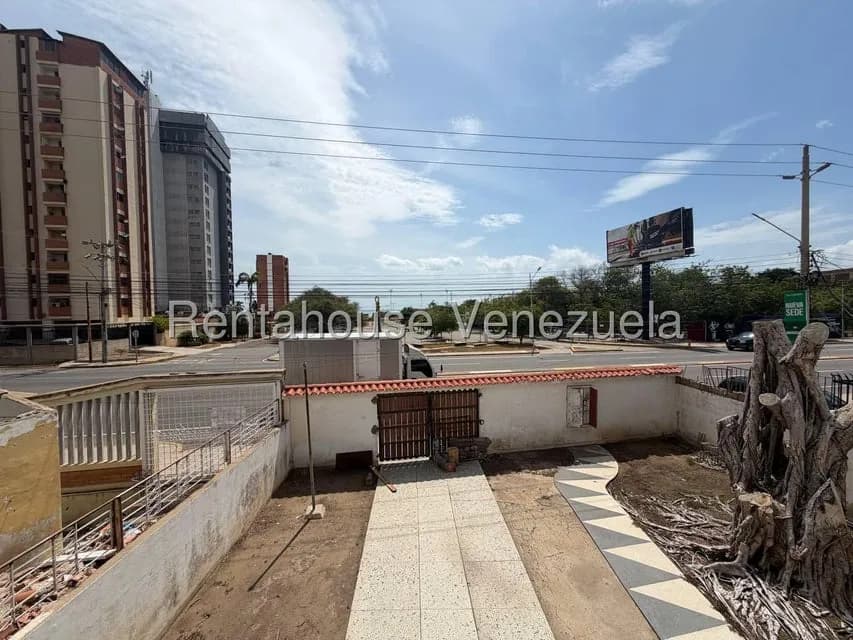 Terreno (Comercial) en Venta en Avenida El Milagro, Zulia