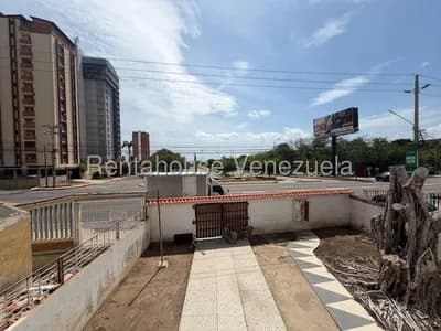 Terreno en venta en Avenida El Milagro, Maracaibo, Zulia - $300k