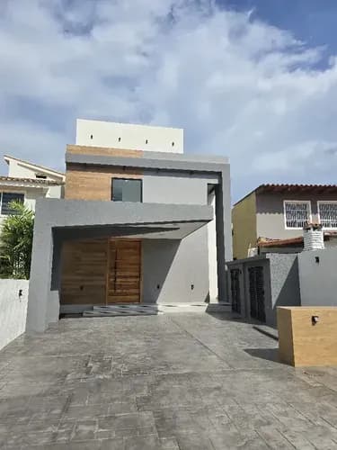 En Venta Moderna Casas Bote B Lecheria