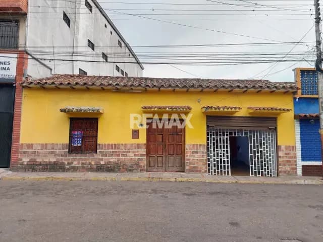 En Venta Casa a Pie de Calle en la Vía Ppal de Palmira