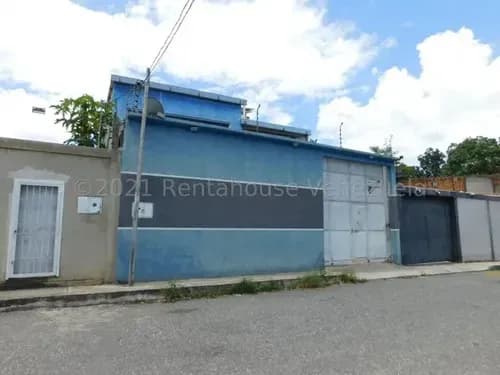Maritza Lucena Vende Amplio Galpón En Cabudare. Cód. 22-4564, Con Zona De Descarga, Oficinas, Cámaras De Seguridad,