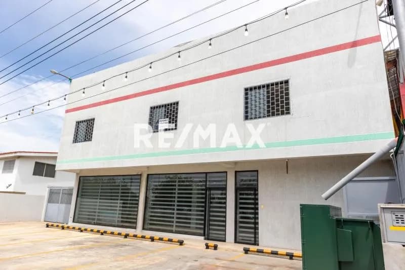 Supermercado con oficinas a estrenar, ubicado en la Circunvalación 2. En Venta