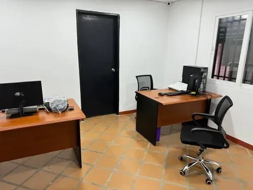 Johana Lazaro Vende Galpon Con Oficina En Santa Rosa - Valencia **clientes Directos**