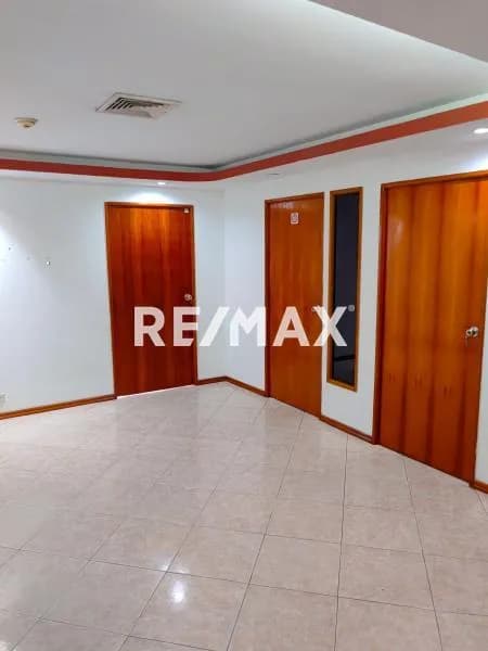 Oficina en Alquiler – Centro Empresarial Uniaragua, Maracay