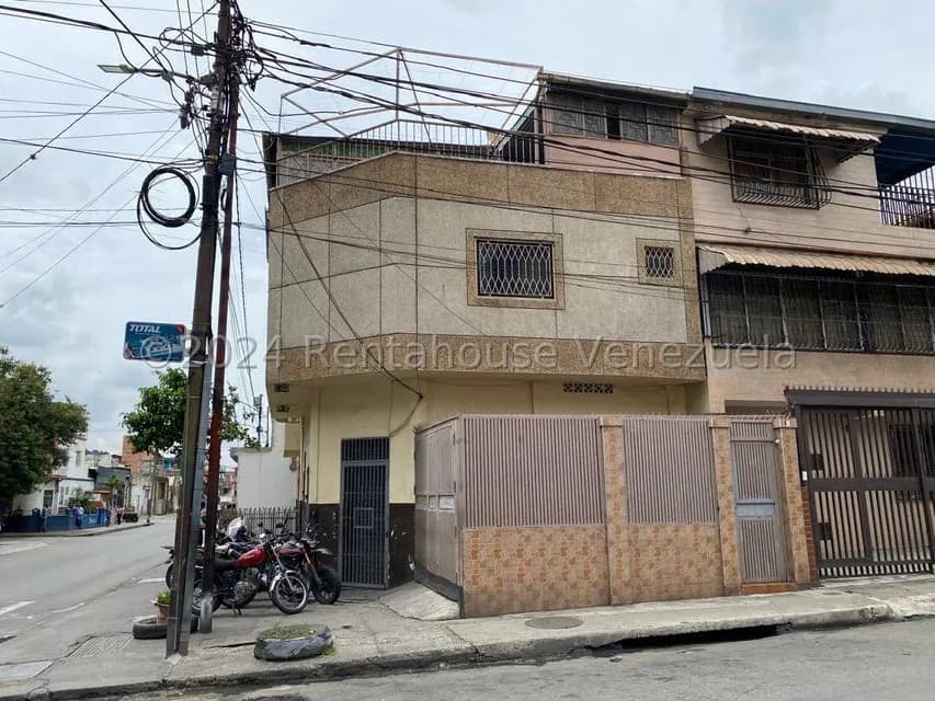 Casa (Multipes Niveles) en Venta en Catia, Distrito Metropolitano