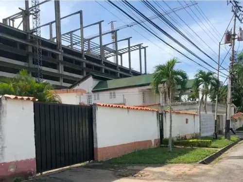 Venta Casa-terreno En Urb. La Floresta, Maracay, Aragua.