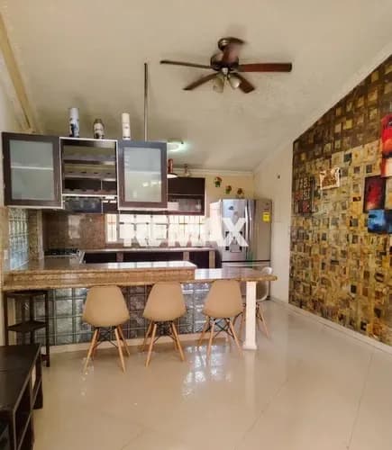 Apartamento En La Vía Principal De El Valle, Municipio García, Isla De Margarita Cod: 1765
