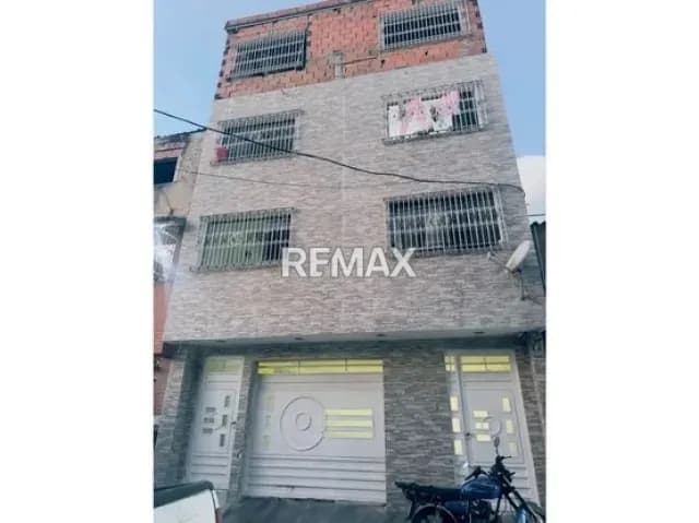 VENTA DE EDIFICIO COMERCIAL - RESIDENCIAL EN AV. SUCRE DE CATIA