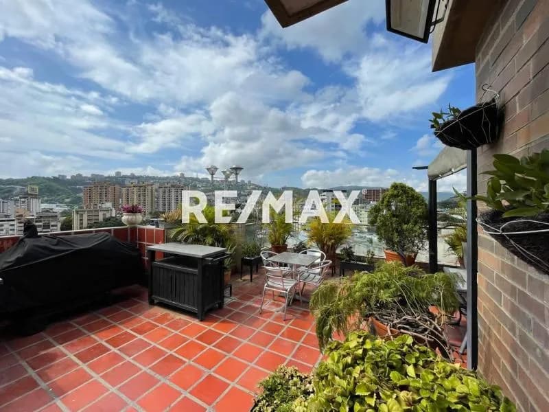En Venta Pent House actualizado, moderno en Las Acacias