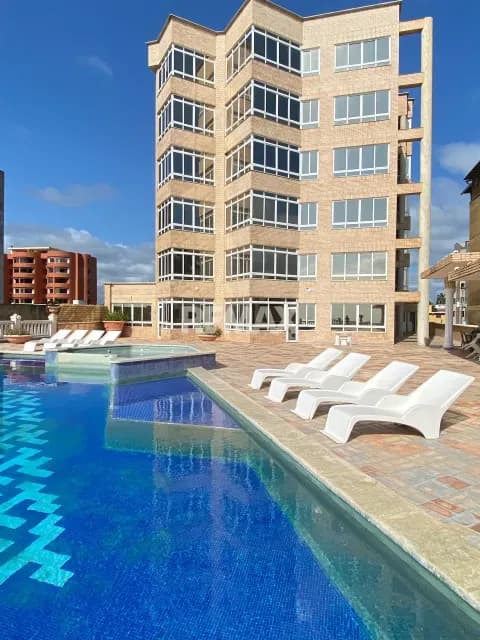 EN VENTA APARTAMENTO EN CASCO CENTRAL DE TUCACAS A LA ORILLA DE PLAYA, EN CONJUNTO RESIDENCIAL LA CARACOLA.