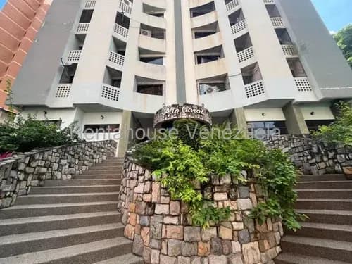 Teresita Luigi Vende En Urb. Las Chimeneas Impecable Apartamento Con Pozo De Agua, Planta Electrica 50% Y Doble Vigilancia. Tl 26-19220