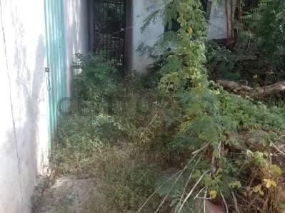 Casa a remodelar con amplio terreno en zona estratégica