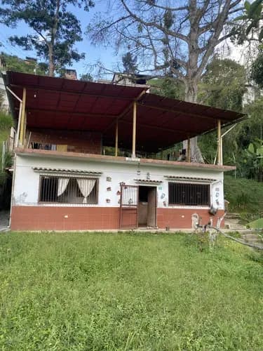Casa En Venta En San Pedro De Los Altos, Los Teques. Julian Acosta 213.
