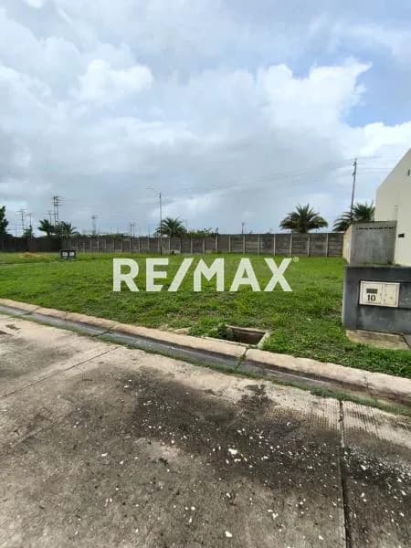 Vende Parcela de esquina en el Conjunto Residencial Punta del Este, sector Palma Real