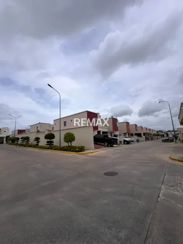 Casa en venta ampliada y remodelada en Ciudad Roca