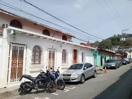Alquiler De Casa Colonial De 311 Mts² En La Calle Bolivar Del Hatillo, Ideal Para Restaurante/hotel Y Otros Rubros