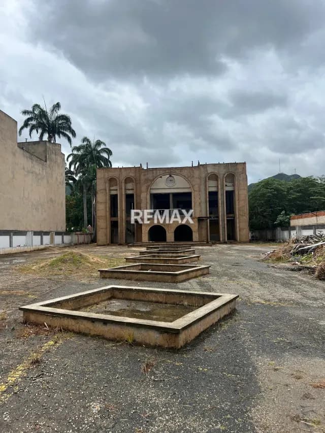 EDIFICIO COMERCIAL EN VENTA EN CALLEJON MAÑONOG FRENTE AL PARQUE DUNAS Y COLEGIO LOS ROBLES