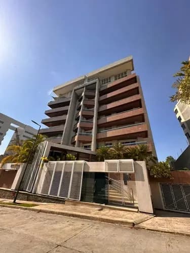 Leandro Araque Inzitu Realtors Ofrece En Venta Un Penthouse En Residencias. Guataparo Lake Valencia Edo Carabobo