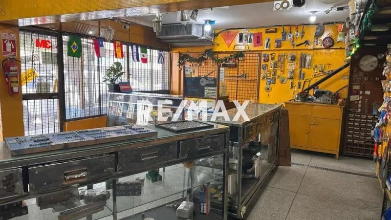 EN ALQUILER LOCAL COMERCIAL, UBICADO EN LA CALLE MARIÑO, EN EL C.C. CONSOLIDADO DE PUERTO CABELLO.