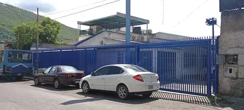 Se Ofrece En Venta Conveniente Local Comercial En La Avenida Intercomunal, Guarenas, Municipio Plaza, Estado Miranda