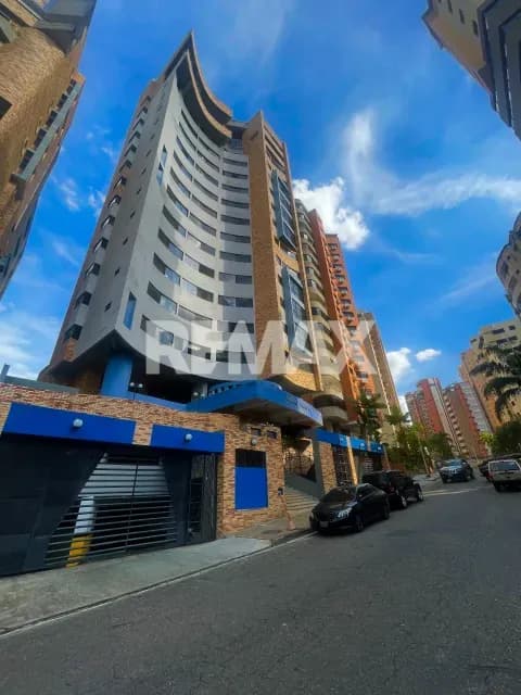 Apartamento en venta Urb. El Bosque Holliday Palace