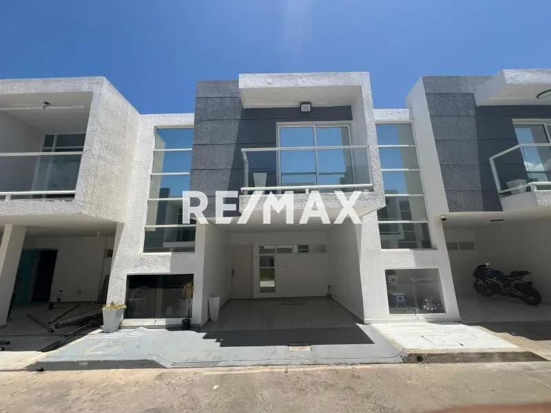 Town house actualizado en venta en Villa Marettimo, Urbanización Coromoto, San Francisco