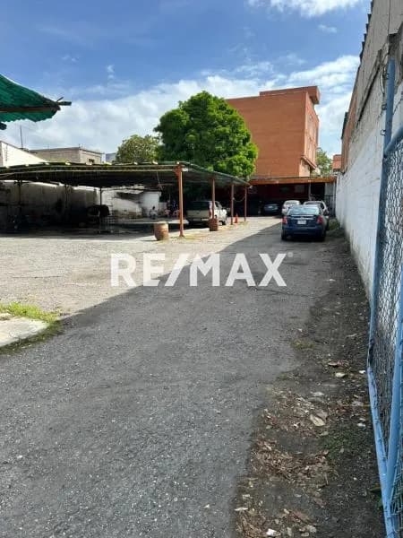 EN VENTA TERRENO Y LOCAL UBICADO EN ZONA ESTRATEGICA DE LA AV. MORAN, BARQUISIMETO.