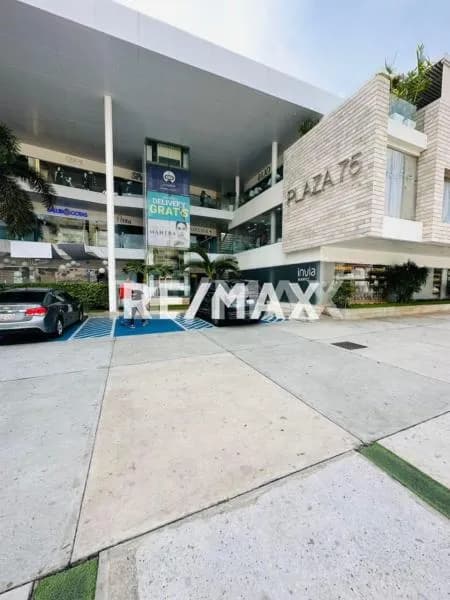 LOCAL EN ALQUILER EN C.C. PLAZA 75 ZONA ESTE EN MARACAIBO