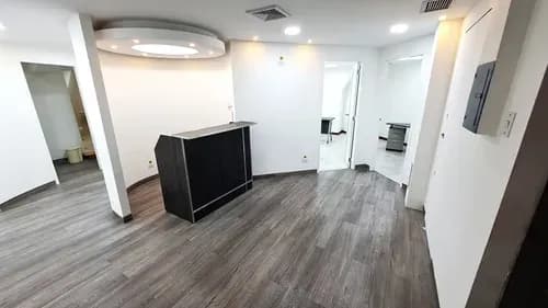 Ccct, Pirámide Invertida, Se Alquila Cómoda Oficina Remodelada De 105 M2.