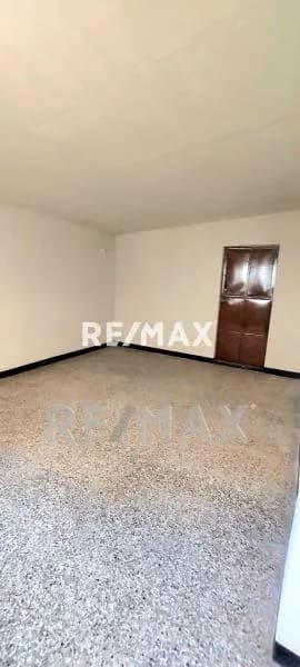 APARTAMENTO UBICADO EN LA AVENIDA PERIMETRAL, ZONA CÉNTRICA DE LA CIUDAD DE CUMANÁ