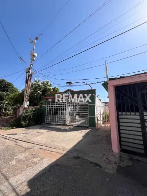 Casa en Alquiler Av Universidad con Delicias