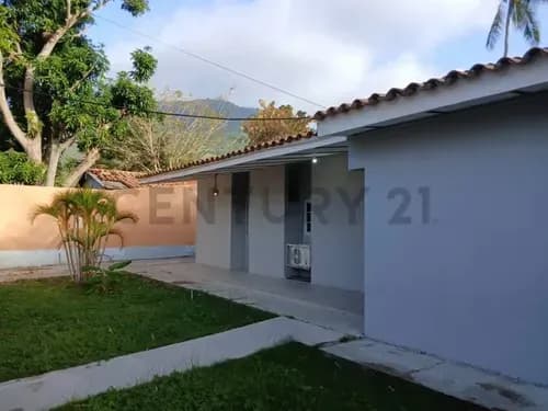 Casa De Amplios Espacios Y Potencial Con Piscina - La Fuente,isla De Margarita