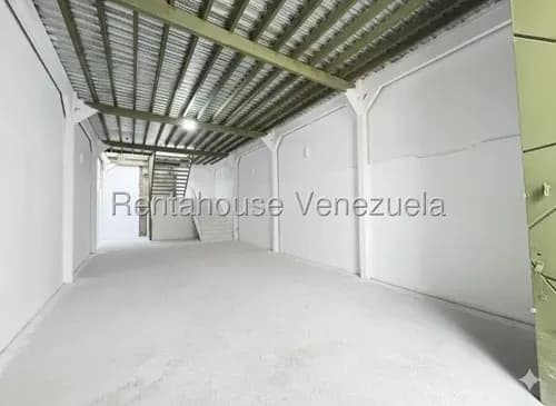 Galpón En Venta. Catia. Zona Altamente Comercial. Fc // 26-14994