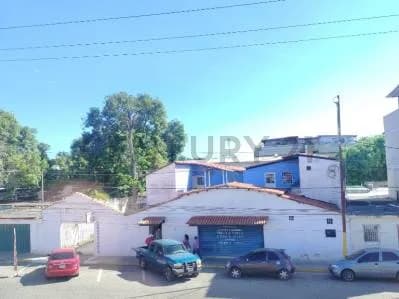 Gran local comercial en la Avenida Gran Mariscal de Cumaná