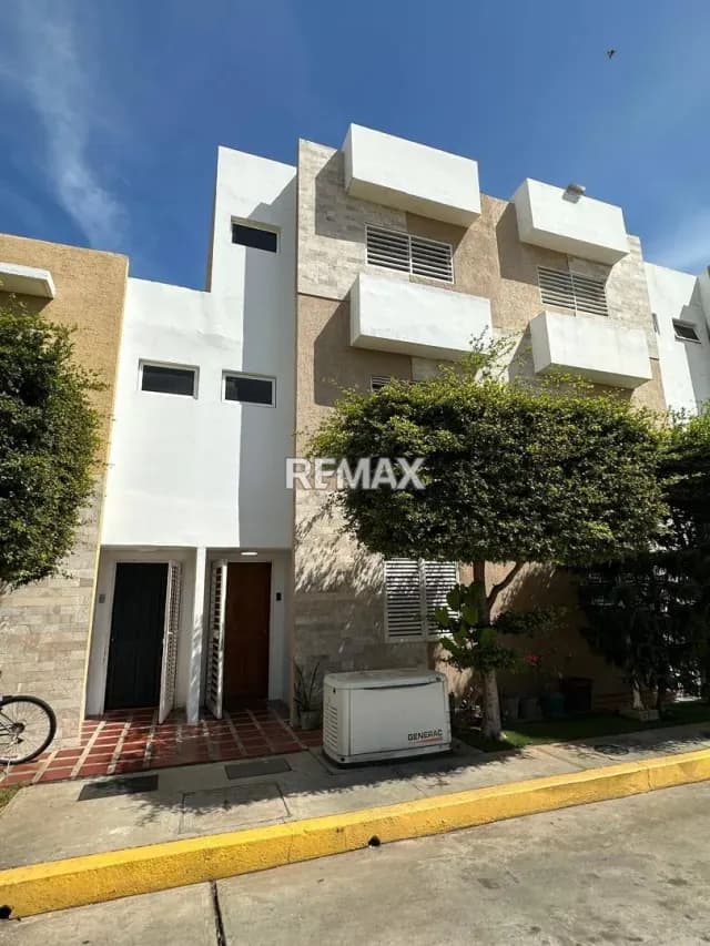 SE ALQUILA TH EN EL CONJUNTO RESIDENCIAL LAS ISLAS