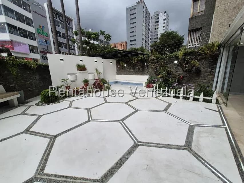 Apartamento (Planta Baja) en Alquiler en La Boyera, Distrito Metropolitano