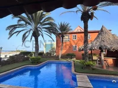 Apartamento en planta baja con Terraza, Jardín y Vista al Mar en Playa Moreno