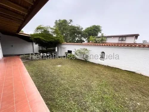 Abella 268398 Descubra Esta Espectacular Residencia Ubicada En Una De Las Zonas Más Exclusivas De Caracas Una Hermosa Cocina, Ideal Para Los Amantes De La Gastronomía. Piscina Para El Disfrute Y Relax
