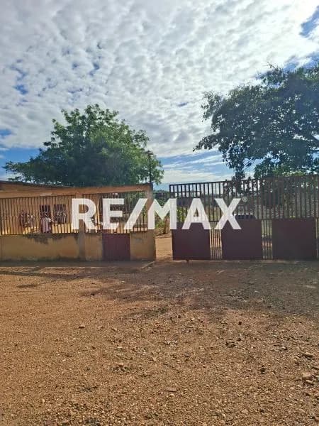 En venta Casa con Galpón y Terreno en la zona Norte de Barquisimeto