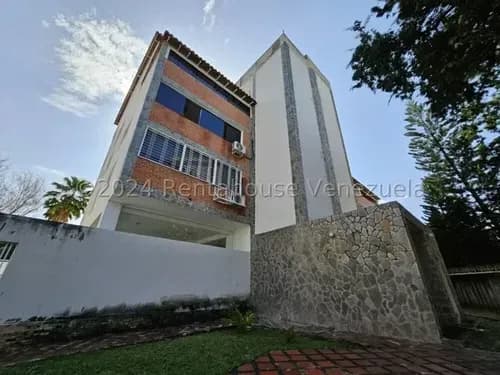 Cómodo Apartamento A Estrenar Para Remodelar Al Gusto 130 Mts2 Con Estrátegica Ubicación Barrio Sucre, Maracay 25-1329 Hc