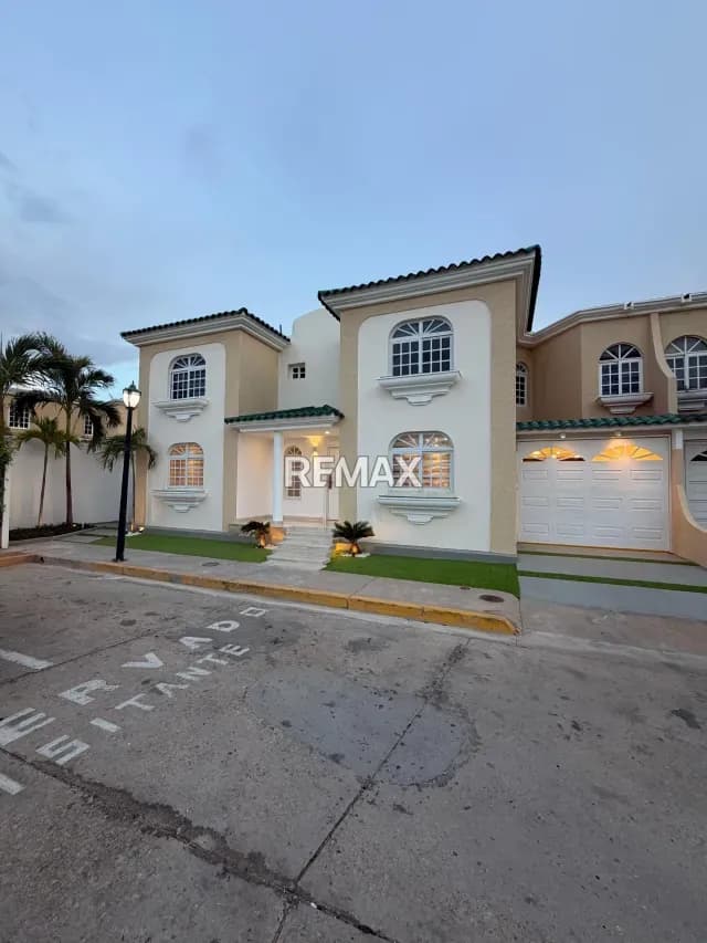 CASA EN VENTA EN VILLA LAGO COUNTRY I