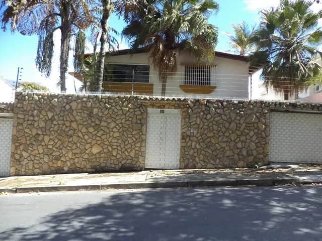 Casa (Multipes Niveles) en Venta en Santa Paula, Distrito Metropolitano